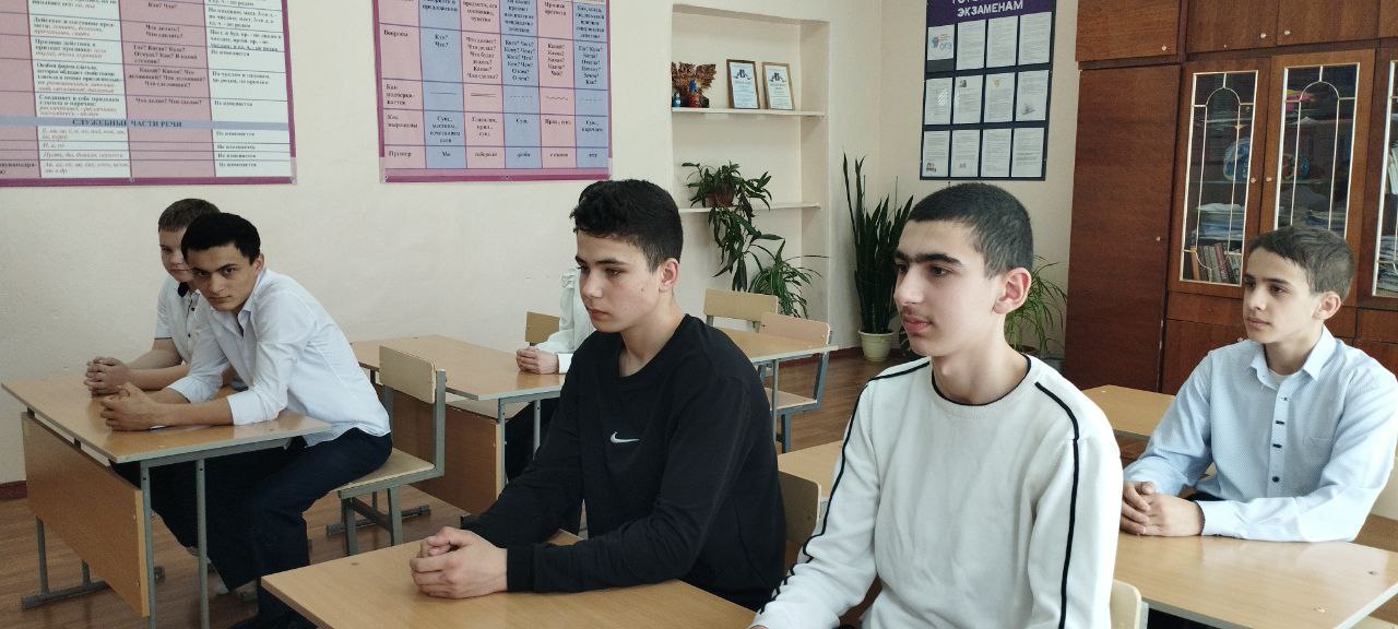 Помни о безропасном поведении на дороге.