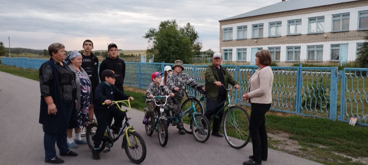Родительский патруль продолжает свою работу.